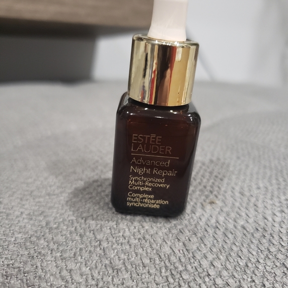 Estee lauder travel size serums. - Picture 2 of 4